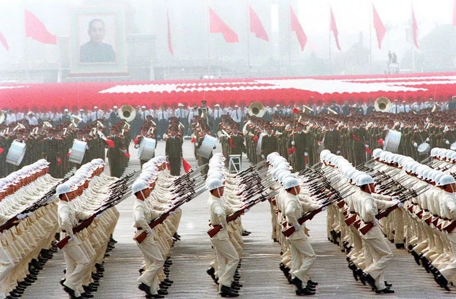 中國閱兵史上的霸氣瞬間，回顧1984年的閱兵盛況，中國閱兵史上的霸氣瞬間，回顧1984年閱兵盛況的震撼瞬間