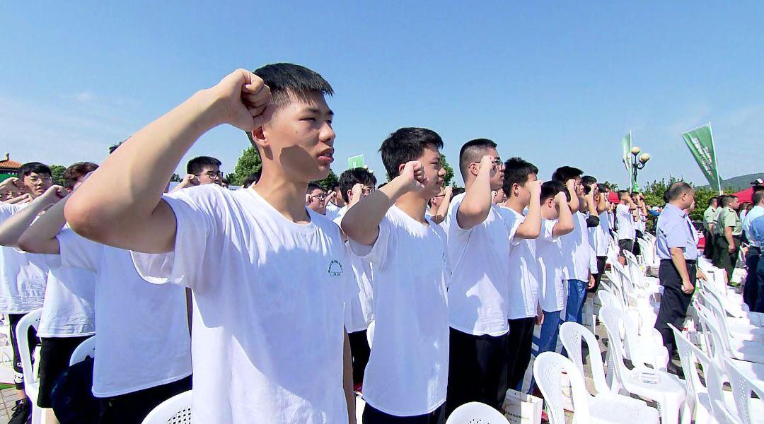 兵役登記證上大學(xué)一定要嗎？詳解兵役登記與大學(xué)入學(xué)要求，關(guān)于兵役登記證與大學(xué)入學(xué)要求的詳解，是否上大學(xué)必須持有兵役登記證？