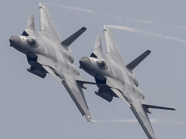 軍事震撼，20架轟炸機傾瀉240枚導彈的力量展示，軍事震撼，20架轟炸機傾瀉導彈力量展示日