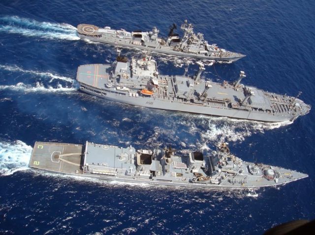 中國第三艘航空母艦下水，揭示強(qiáng)大國防新里程碑，中國第三艘航空母艦下水，國防實(shí)力再上新臺階
