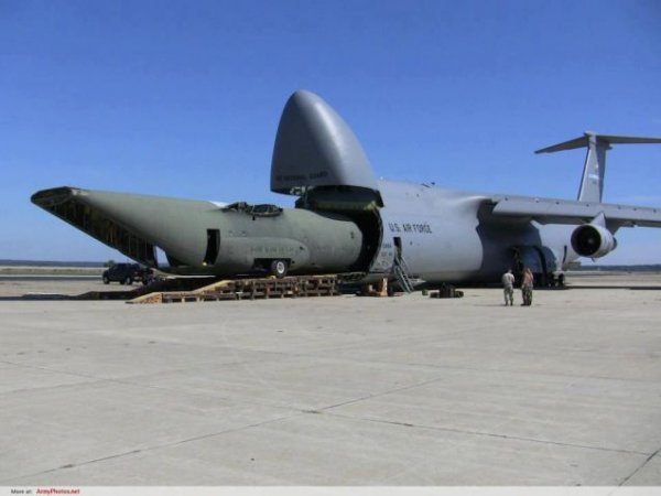 大力神運輸機圖片，探索航空巨無霸的魅力，航空巨無霸，大力神運輸機圖片探索其魅力