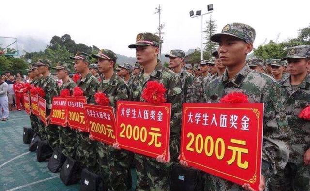 大學(xué)生如何參軍，一條充滿榮耀與成長的道路，大學(xué)生參軍之路，榮耀與成長的交織