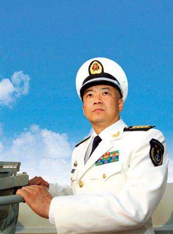 遼寧艦現(xiàn)任艦長——中國海軍力量的新標(biāo)桿，遼寧艦現(xiàn)任艦長，中國海軍力量的新典范