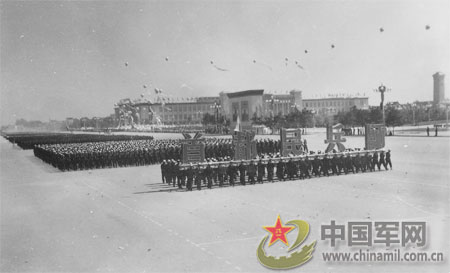 重溫歷史瞬間，探索1959年國(guó)慶閱兵視頻，重溫歷史瞬間，探索經(jīng)典，回顧1959年國(guó)慶閱兵盛況