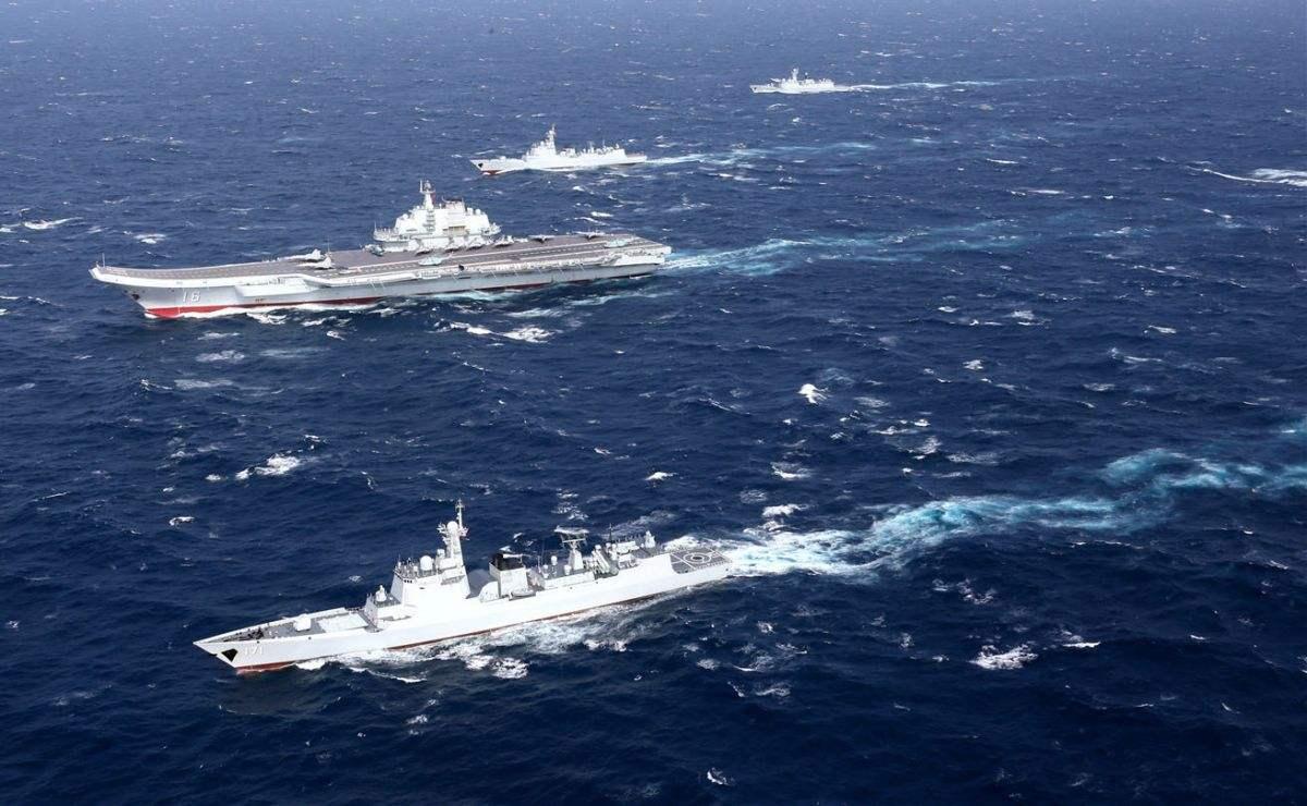 聚焦國(guó)際海域，中國(guó)戰(zhàn)艦圍觀英艦背后的故事，聚焦國(guó)際海域，中國(guó)戰(zhàn)艦視角下的英艦背后故事
