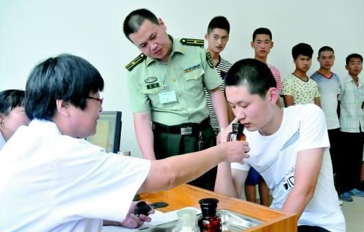 男兵體檢的尷尬圖，理解與尊重的重要性，男兵體檢中的尊重與理解的必要性，尷尬瞬間的思考