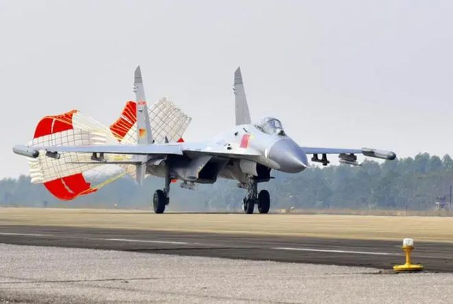 連云港軍用機(jī)場(chǎng)殲-11，揭秘軍事航空的神秘面紗，揭秘連云港軍用機(jī)場(chǎng)殲-11軍事航空的神秘面紗