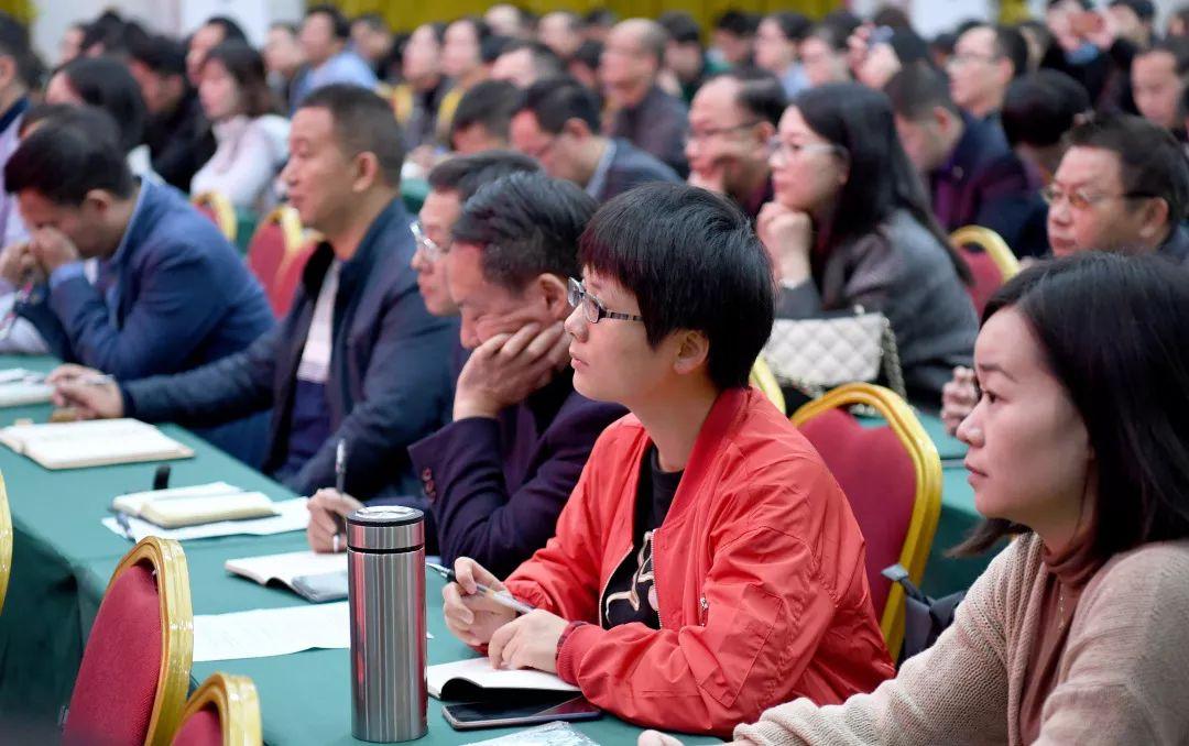 新聞報刊最新一期，深度解讀熱點事件，掌握最新資訊動向，新聞熱點深度解讀，掌握最新資訊動向