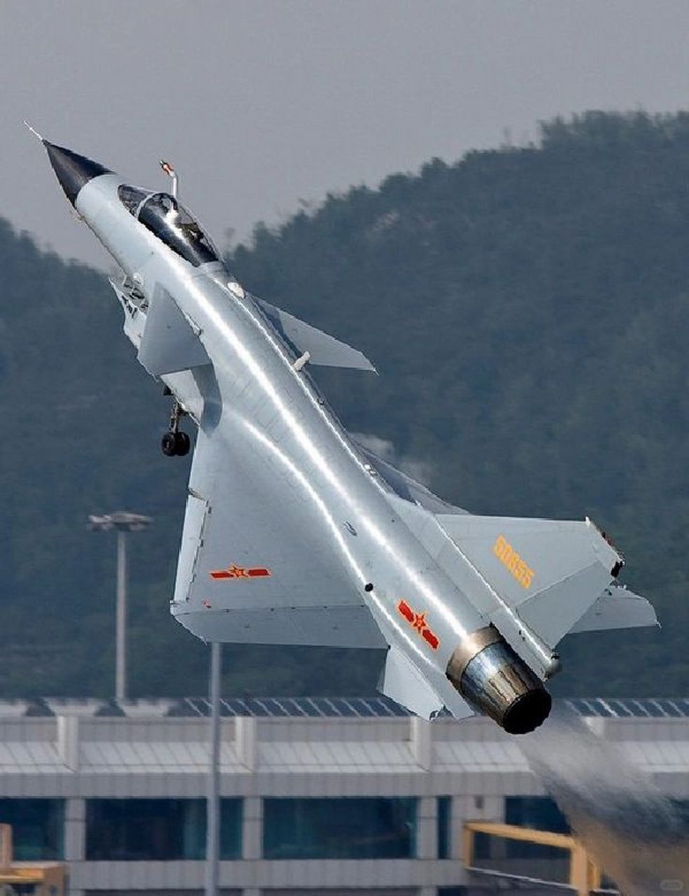 殲-10戰(zhàn)斗機(jī)是幾代機(jī)？全面解析中國空軍的主力戰(zhàn)機(jī)，中國空軍主力戰(zhàn)機(jī)殲-10戰(zhàn)斗機(jī)的全面解析，幾代機(jī)？