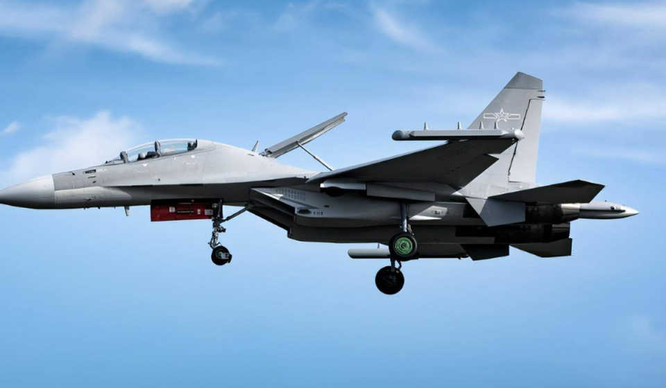 殲-16，中國(guó)航空工業(yè)的杰出代表，揭秘其屬于第幾代戰(zhàn)機(jī)，揭秘殲-16，中國(guó)航空工業(yè)杰出代表，究竟屬于第幾代戰(zhàn)機(jī)？