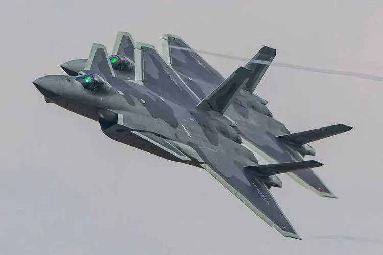 殲-20戰(zhàn)斗機(jī)簡(jiǎn)筆畫教程與解析，殲-20戰(zhàn)斗機(jī)簡(jiǎn)筆畫教程詳解及解析
