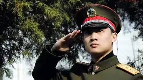 關(guān)于21式新軍裝的價格解析，一套究竟多少錢？，21式新軍裝價格深度解析，一套究竟價值多少？