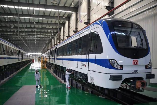 殲-31B戰(zhàn)機橫空出世，探索新一代中國空中力量之巔，殲-31B戰(zhàn)機亮相，新一代中國空中力量巔峰探索