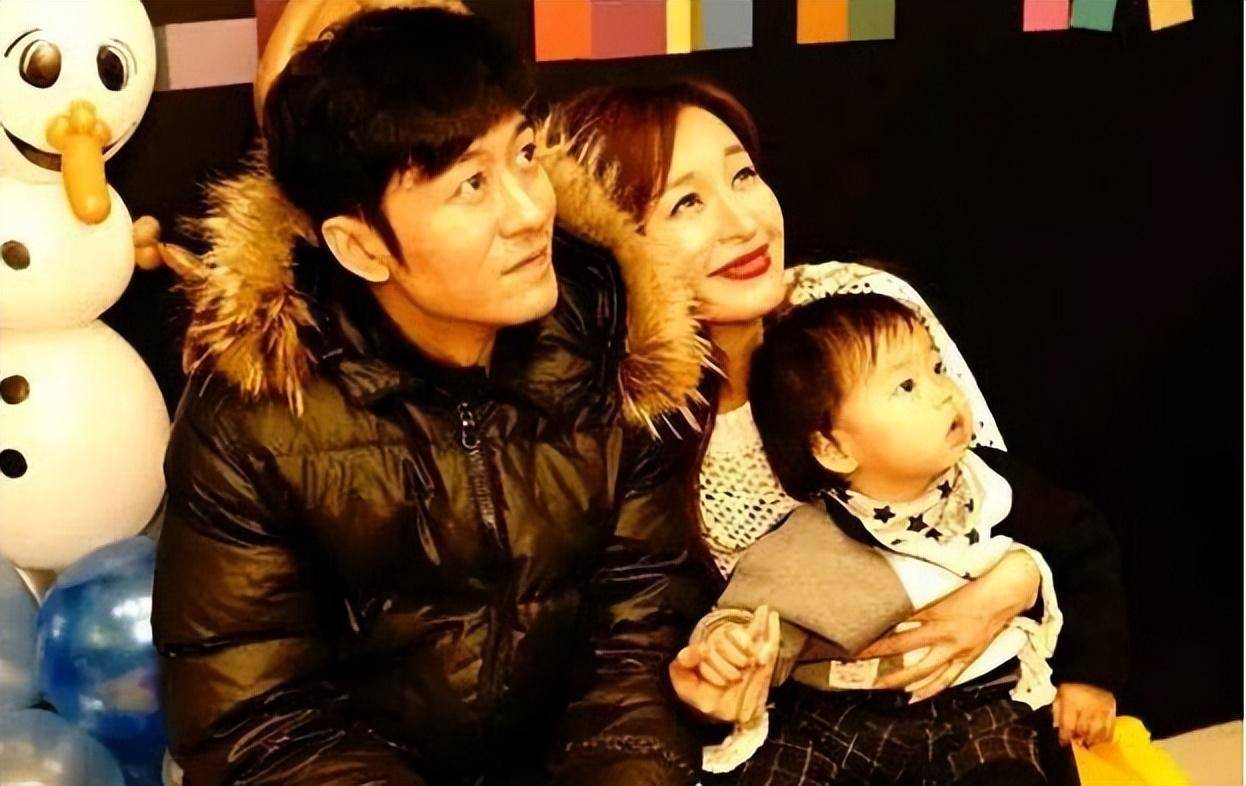 探索林申老婆楊雨辰的真實(shí)面貌，照片背后的故事，林申妻子楊雨辰揭秘，探索真實(shí)面貌與照片背后的故事