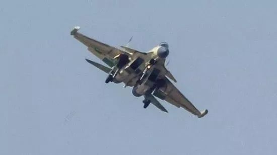 殲-15D，中國新一代艦載戰(zhàn)斗機的獨特優(yōu)勢與未來發(fā)展，殲-15D艦載戰(zhàn)斗機，獨特優(yōu)勢與未來展望