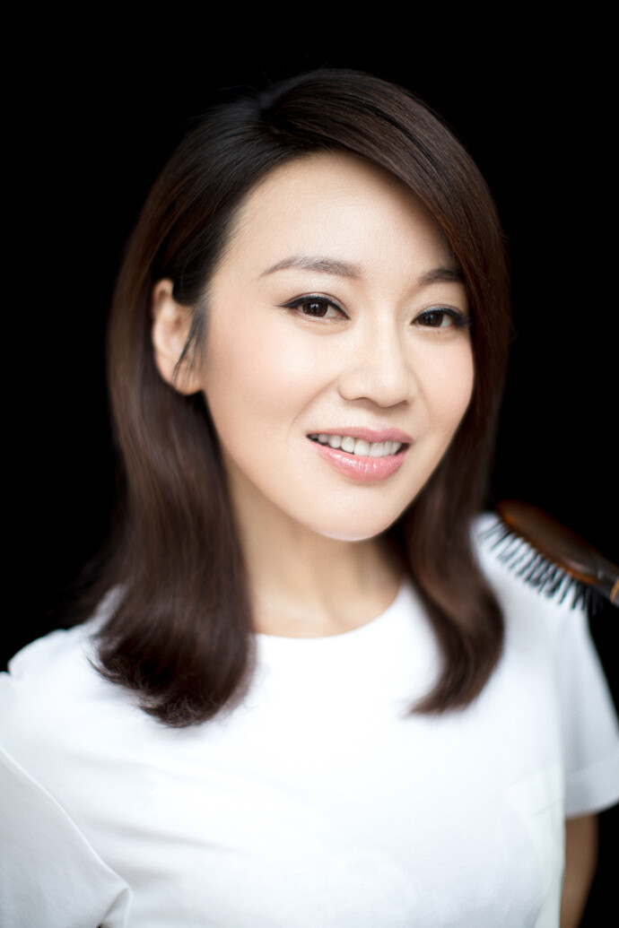 閆妮個人簡介，閆妮，演藝之路的個人簡介