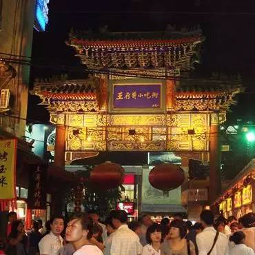 北京最正宗的小吃街——探尋美食之旅，北京正宗小吃街深度游，美食探尋之旅