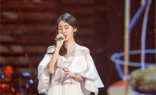 演員張碧晨個(gè)人資料，深度解析其生平、事業(yè)與成就，張碧晨生平、事業(yè)與成就深度解析，從個(gè)人資料看她的輝煌歷程