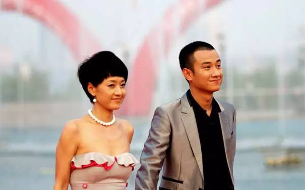 馬伊琍現(xiàn)任老公是誰(shuí)，揭秘其感情生活并附上圖片，馬伊琍感情生活揭秘，現(xiàn)任老公身份曝光，附圖片